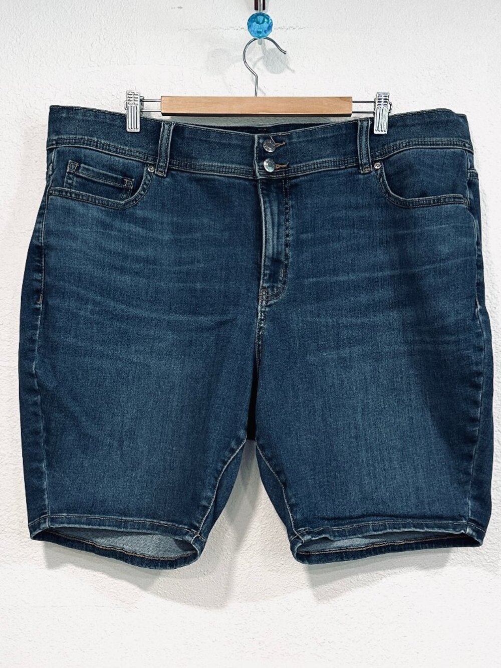 Lane Bryant Denim Bermuda Jean Shorts Flex Magic Waistband W43xL9 Womens Sz 22